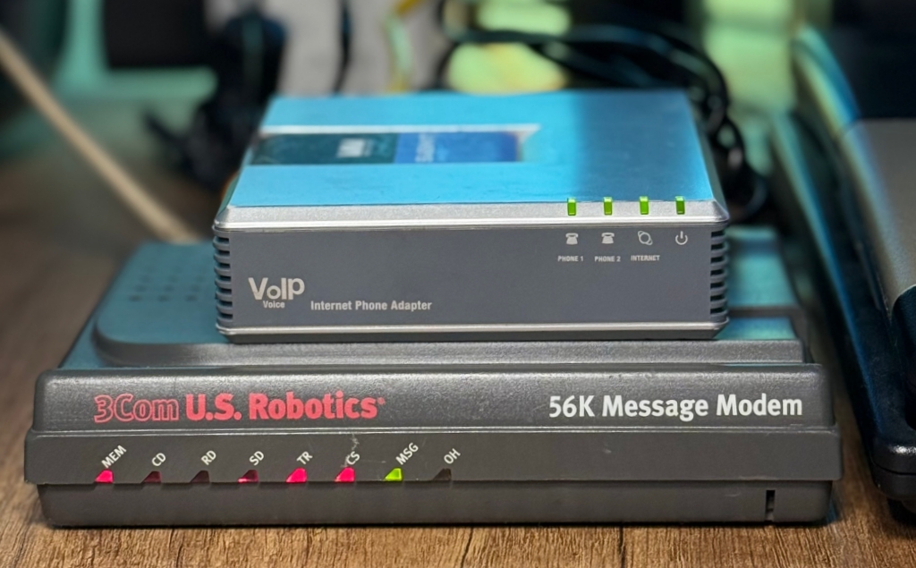 U.S. Robotics 56K Modem ve Linksys PAP2T.